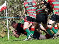 Seasiders stay on course for title