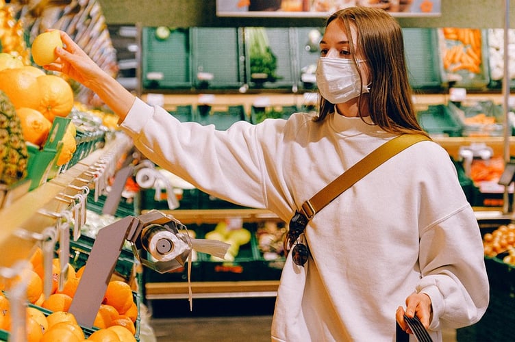 Woman shopping with Covid mask