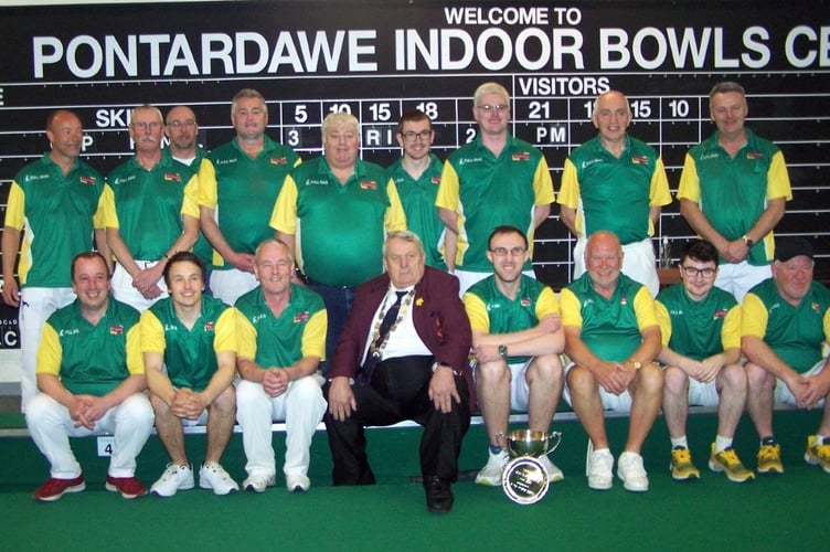 Heatherton mens bowls team