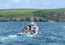 Tenby RNLI assist fishing vessel in danger of drifting into rocks