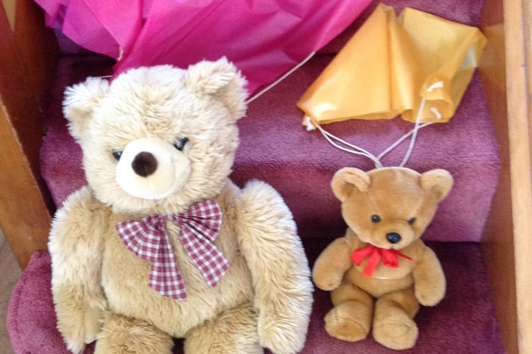 Teddies with parachutes
