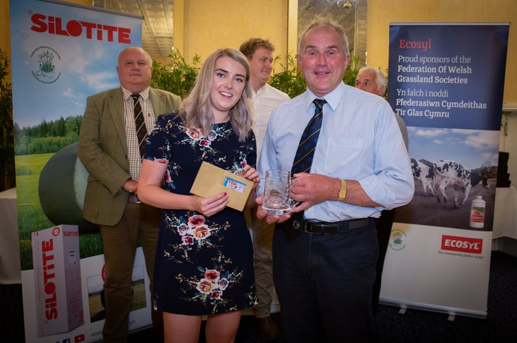 Gerwyn Williams, Swmbarch - being presented with the Big Bale Award by Silotite Representative (Competition Sponsors)