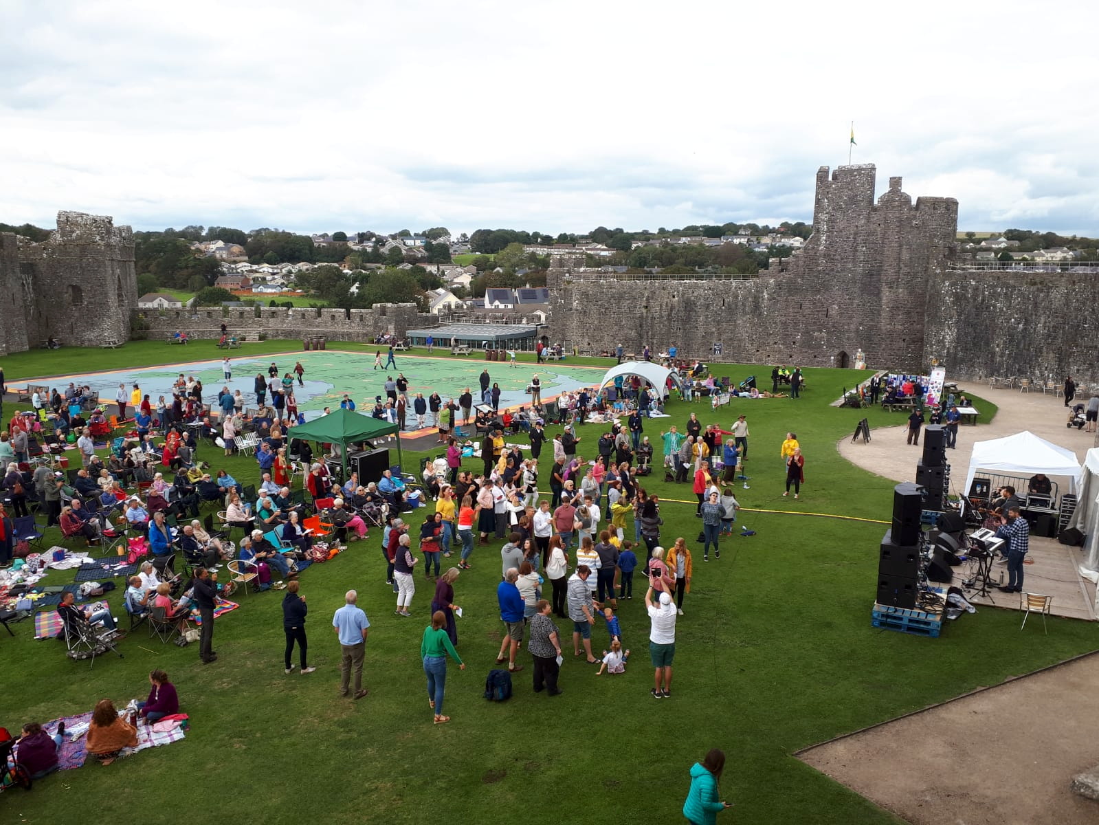 Pembroke Castle Picnic Prayer and Praise 2022 tenbytoday.co.uk