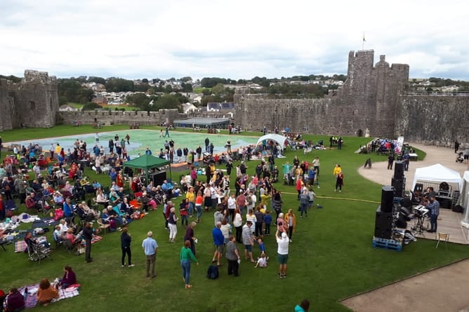 Pembroke Castle picnic and prayer