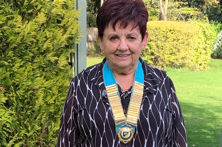 Kath Blayney bowls