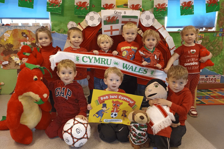 Pob lwc Cymru from the children at Cylch Meithrin