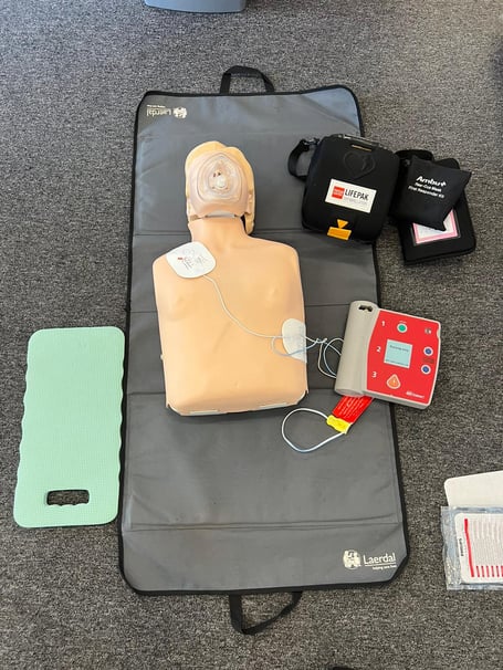 Defibrillator equipment