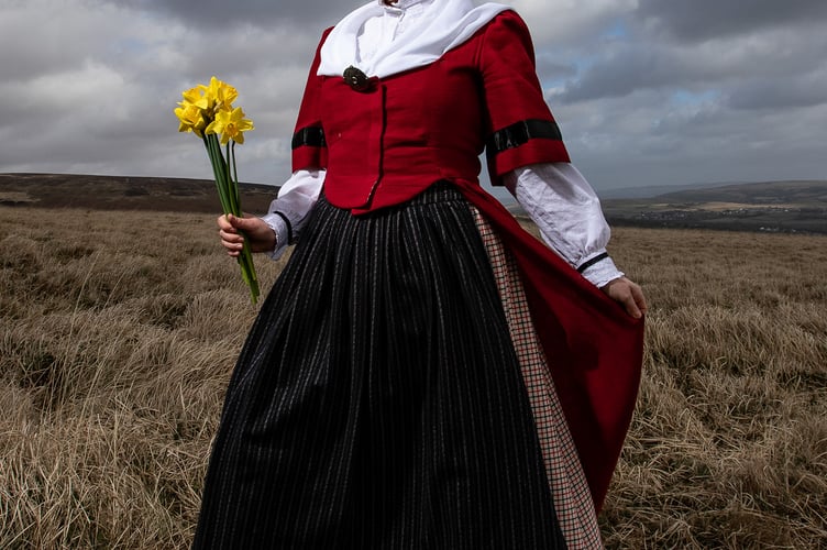 Portraits of traditional Welsh folk dancers, in their iconic traditional dress, have been captured for St Davids Day (Dydd Gwyl Dewi) on the hills around Ammanford.
Photographer: Joann Randles
PORTRAIT 021