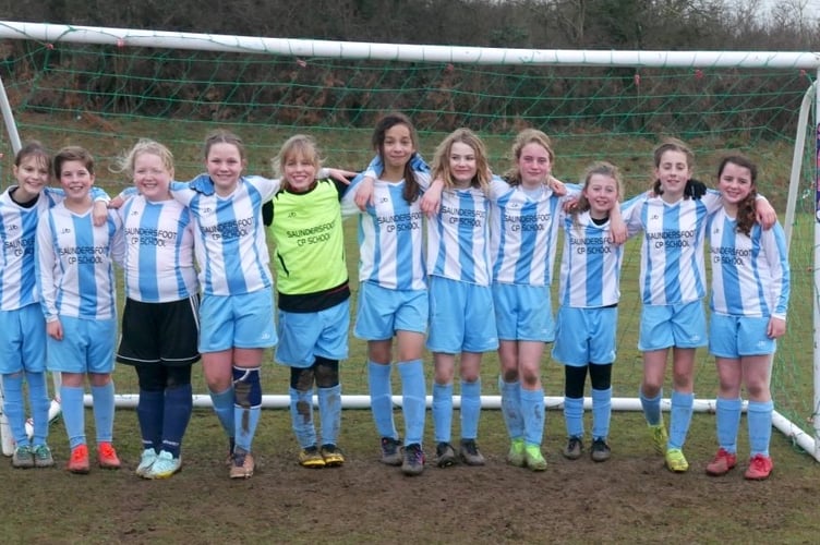 Saundersfoot School girls football