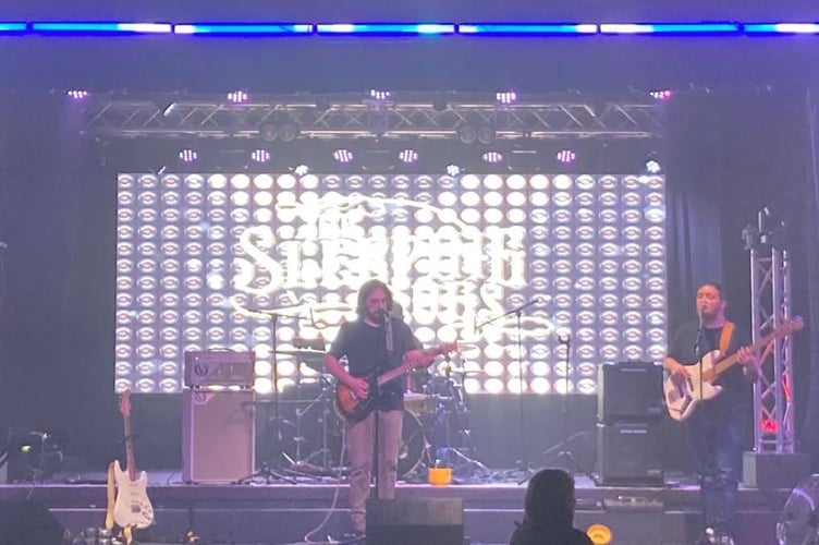 De Valence gig