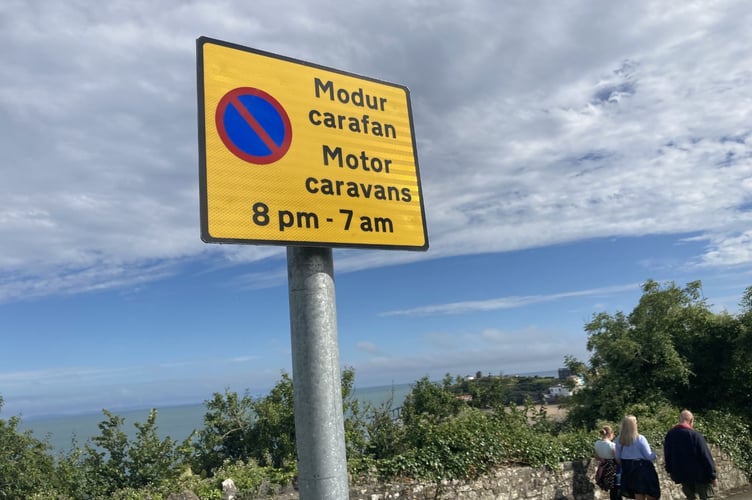 No motorhomes sign