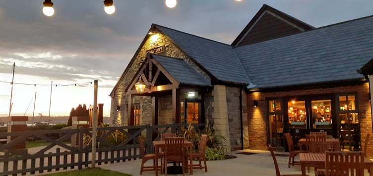 Y Cerrig Glas, Pembroke Dock