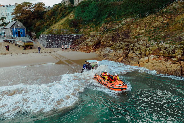 Tenby RNLI crew called to assist with injured beach-goer