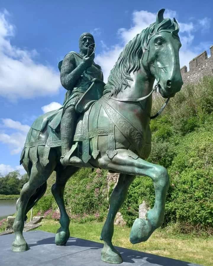 Elizabeth Fitzpatrick - William Marshal statue in Pembroke
