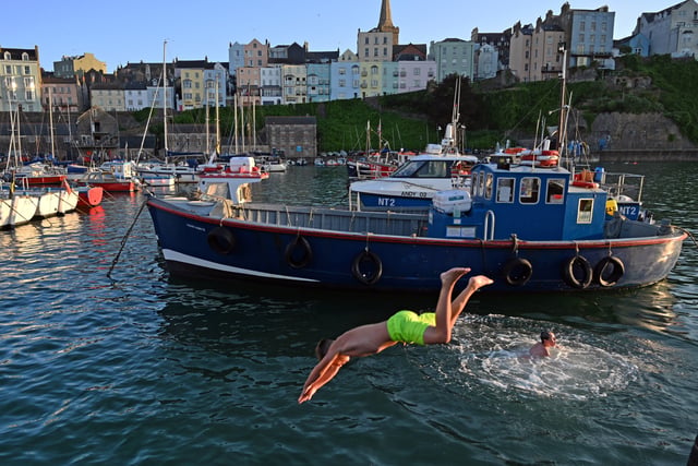 Tenby jumpers warned of boat dangers