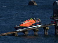 Tenby RNLI crew hot-foot it over to Pendine to help injured person