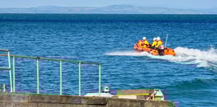 Tenby RNLI called to kite surfer in distress