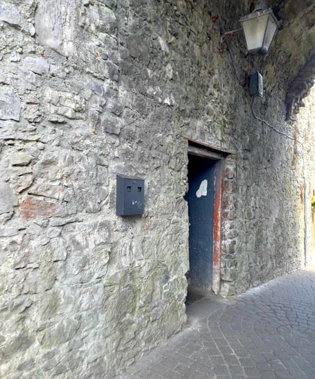 Ashtray town walls
