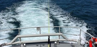 Lifeguards team up with RNLI to save speedboat casualties in 8ft waves
