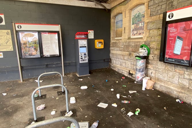Tenby train station litter