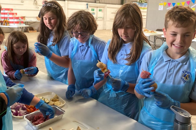 Pembrokeshire school children creating PGI Welsh Beef kebabs