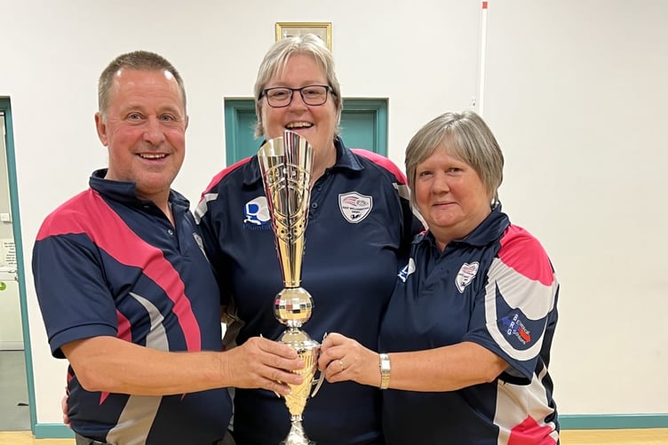 Club Captain Sharon Harper-Green is pictured presenting the trophy to Pairs winners Mark Taylor and Paula Jacobs.