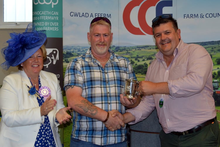 Darren Davies receiving the Long Service Award