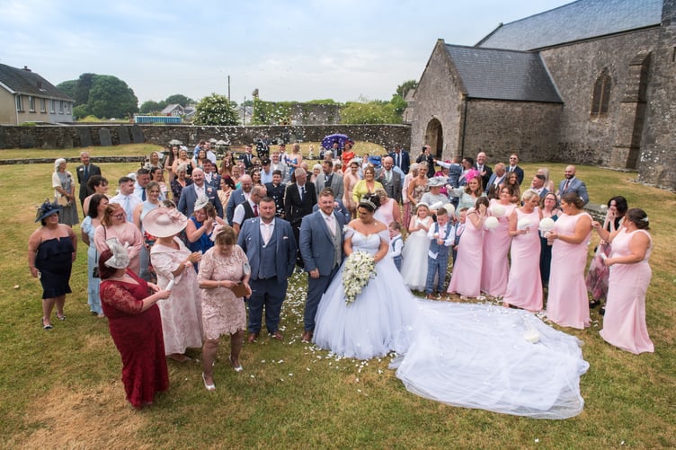 Confetti moment for Sean and Montana Willington