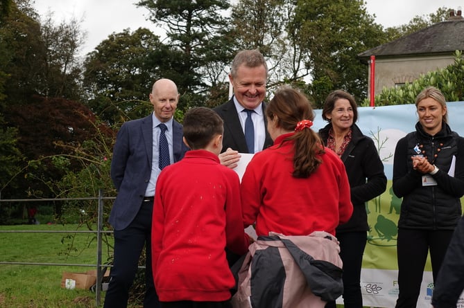 Welsh Government Minister for Education and the Welsh Language, Jeremy Miles MS presented a Pembrokeshire Outdoor Schools plaque to each of the schools in attendance to recognise their commitment to outdoor learning.