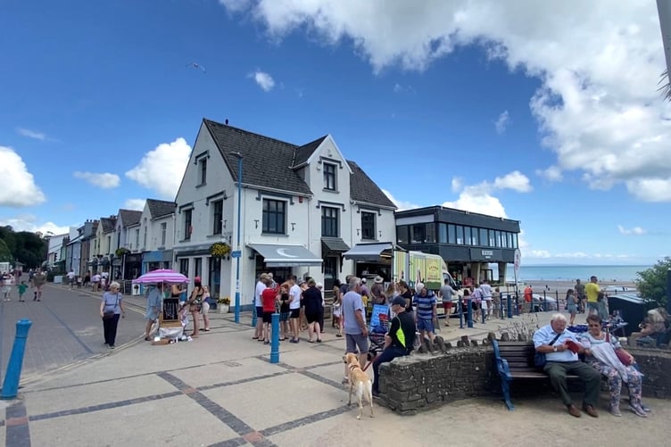 Saundersfoot street scene