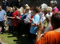 Côr Pawb welcomes singers as rehearsals for winter concerts underway