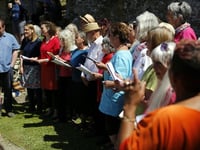 Côr Pawb welcomes singers as rehearsals for winter concerts underway