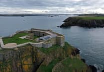 Removal of ‘shanty-like’ 1960s bar from Pembrokeshire fort praised