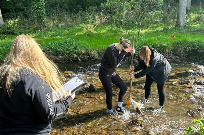 Ysgol Harri Tudur students team work