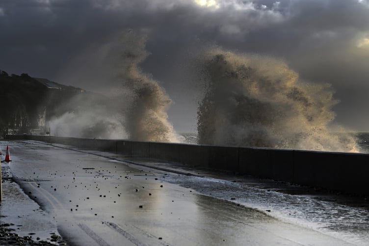 Storm Ciarán waves at Amroth