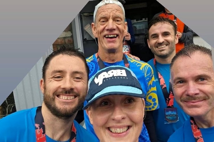 Aces at the start of the Tenby 10k (smiling!)