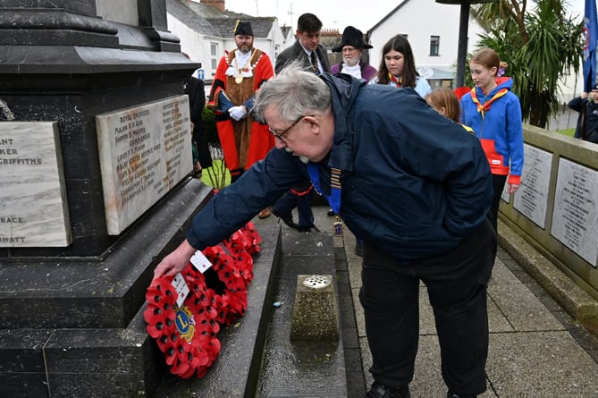 Mr Robert Mayhew lays a wreath at the War Memorial in Tenby on behalf of the Lions as mayor Dai Morgan looks on.