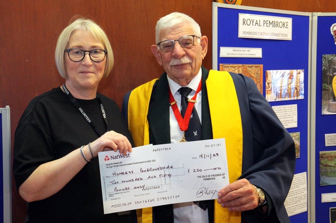 On November 15 in the Council Chamber of Pembroke Town Hall, Master of the Gild of Pembroke Freemen Cllr Dennis Evans presented a donation of £250 to Amanda Evans, founder and trustee of Pembrokeshire Homeless.