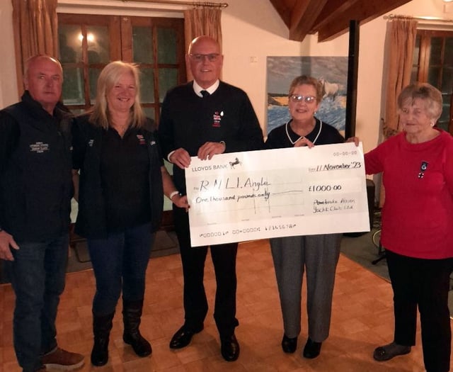 Yacht Club donates £1,000 to Angle RNLI at presentation evening