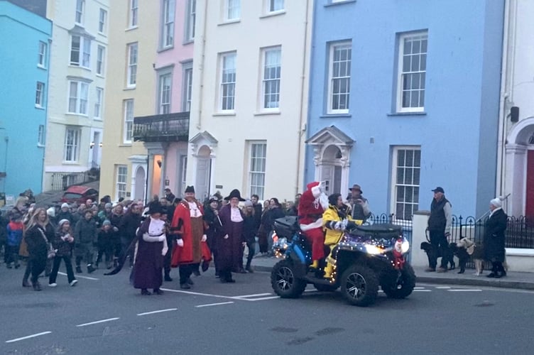 Santa arriving in Tenby