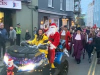 Watch: Santa arriving in Tenby for seaside town's Christmas switch-on
