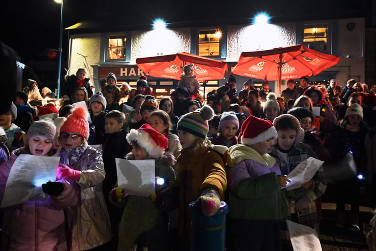 Saundersfoot pupils singing