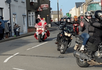 Watch 3 Amigos Christmas Toy Run as motorcyclists ride through Neyland