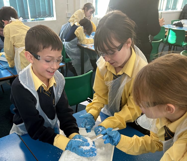 Chemistry workshop with pupils of St Teilo’s School, Tenby