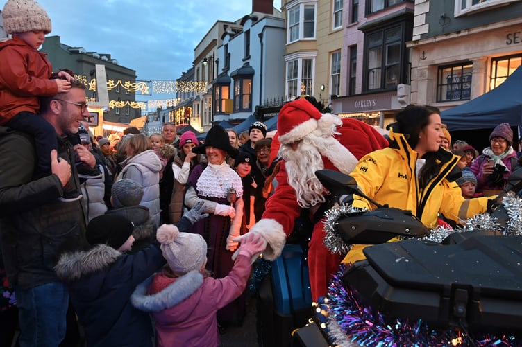 Santa Tenby tour