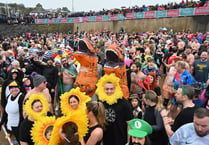 2523 dippers make for record-breaking Saundersfoot New Year's Day Swim