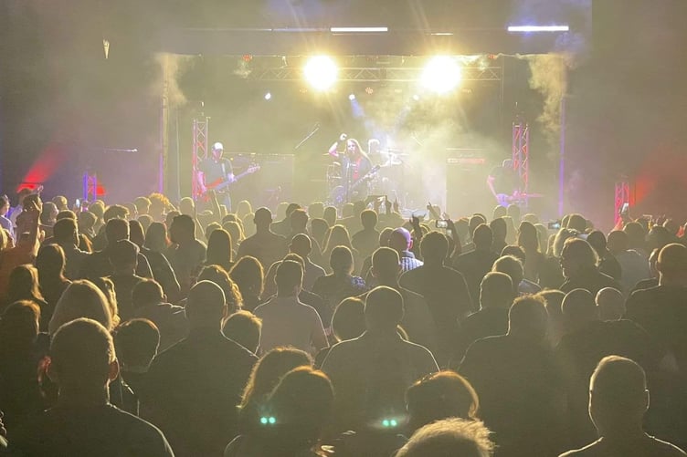 The Foos Fighters are the ultimate tribute to hard rockin’ band the Foo Fighters.