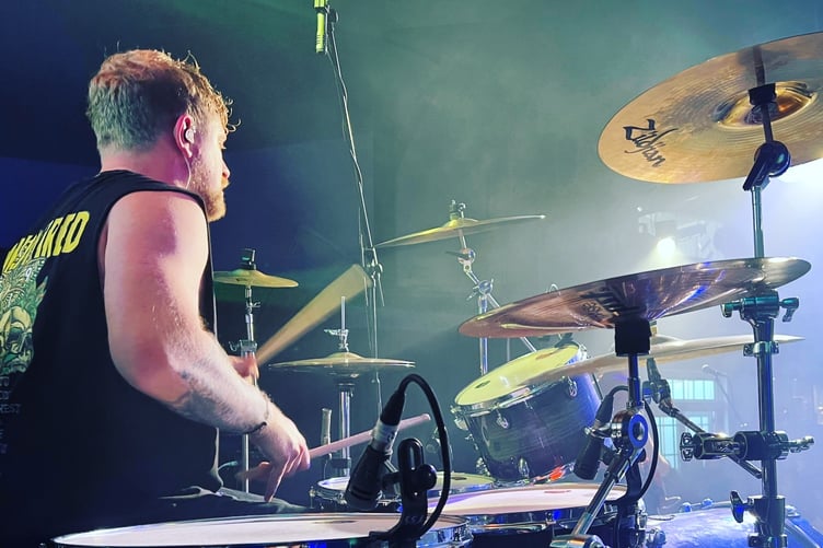 The Foos Fighters are the ultimate tribute to hard rockin' band the Foo Fighters.