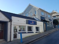 Can you help in Saundersfoot RNLI charity shop?