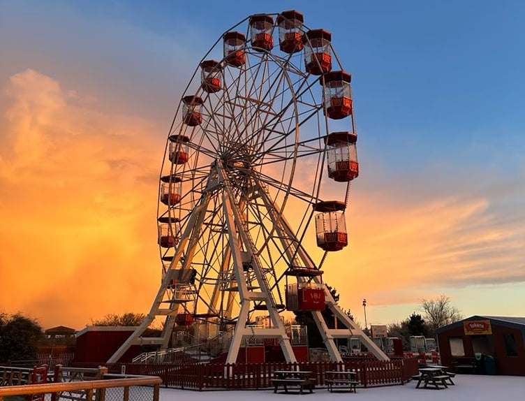 Snowy sunrise over Folly Farm’s Big Wheel